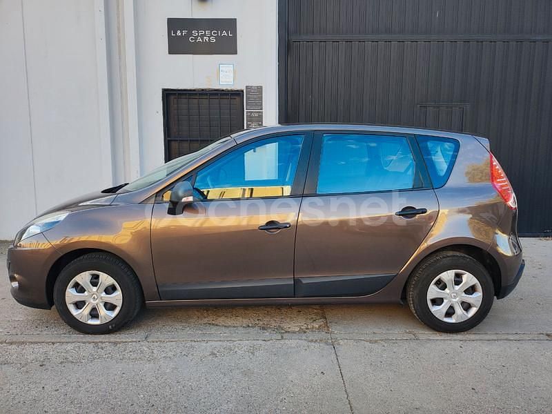 Usado Renault Scénic III 110 CV (80 kW) 2010 Marrón Monovolumen