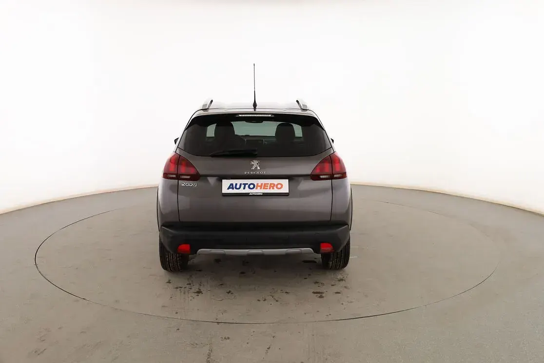 Usado Peugeot 2008 Allure 120 CV (88 kW) 2017 Gris SUV