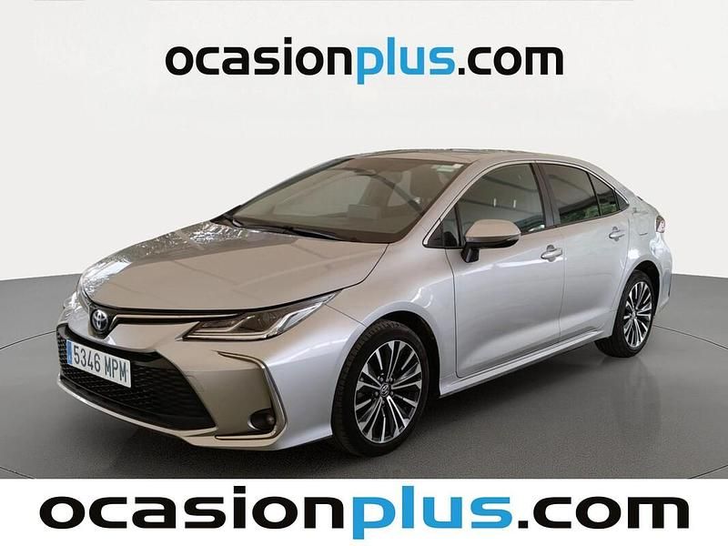 Usado Toyota Corolla Style 140 CV (102 kW) 2024 Gris plata Berlina