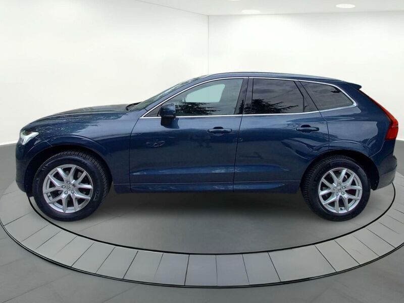 Używany Volvo XC60 Momentum 150 KM (110 kW) 2019 Niebieski SUV