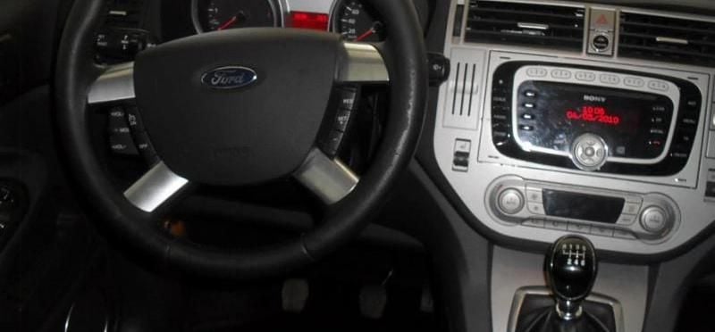 Usado Ford Kuga 140 HP (102 kW) 2010 Branco SUV