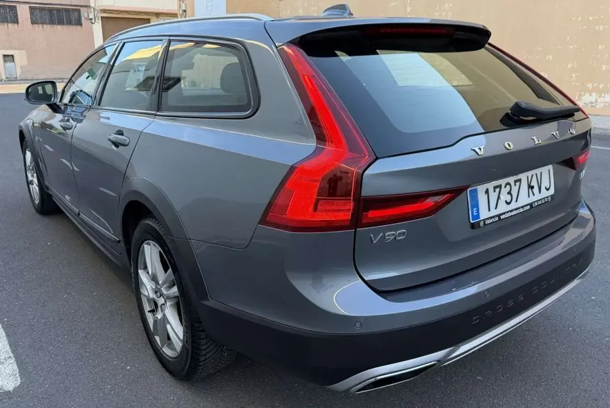 Usado Volvo V90 CC 190 CV (139 kW) 2019 Gris Familiar