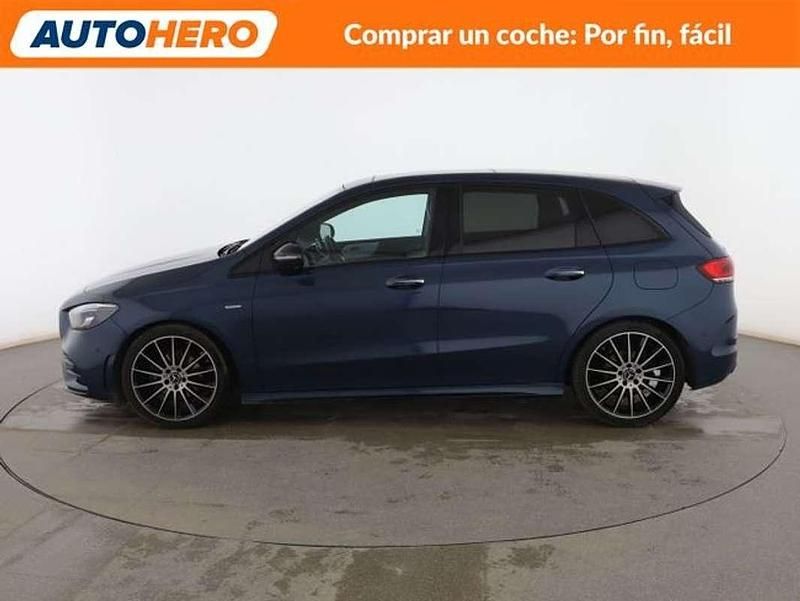 Usado Mercedes B180 AMG line 136 CV (100 kW) 2021 Azul Monovolumen