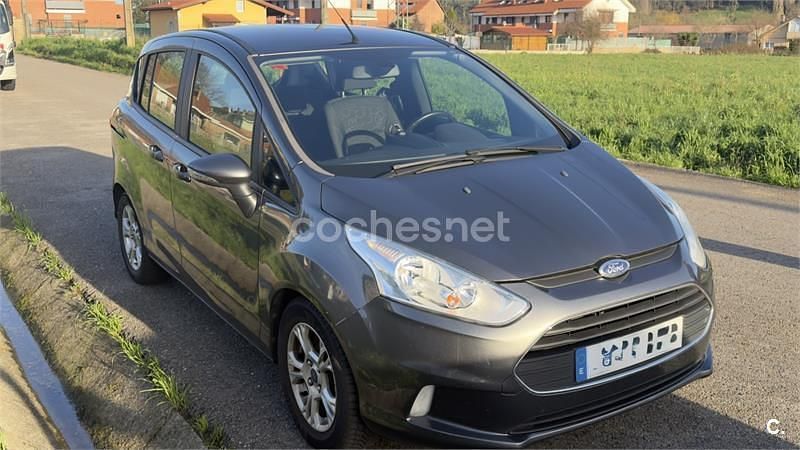 Usado Ford B-MAX Titanium 105 CV (77 kW) 2017 Gris / plata Monovolumen