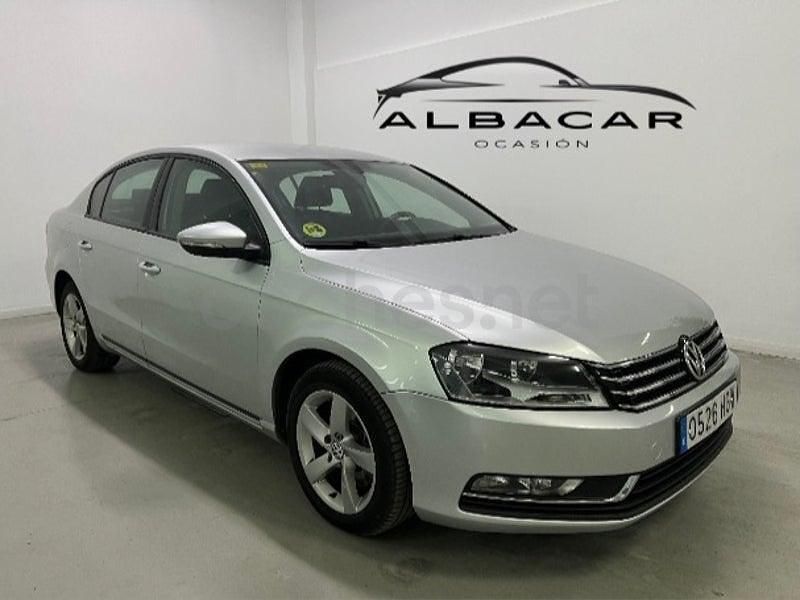 Usado VW Passat Edition 105 CV (77 kW) 2011 Gris / plata Berlina