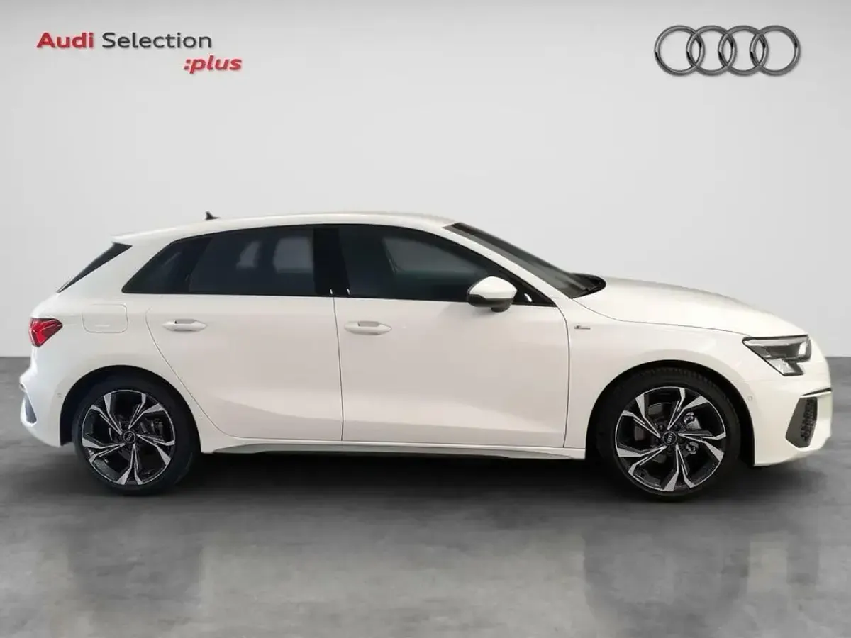 Usado Audi A3 150 CV (110 kW) 2023 Blanco Berlina