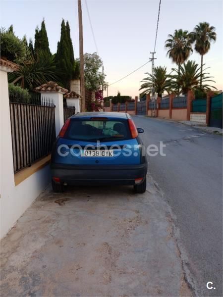 Gris / plata Usado 2004 Ford Focus Trend Berlina | 1000 € (Super precio) - Imagen 1/2