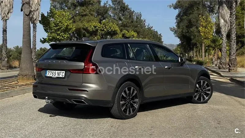 Usado Volvo V60 CC 190 CV (139 kW) 2019 Gris / plata Familiar