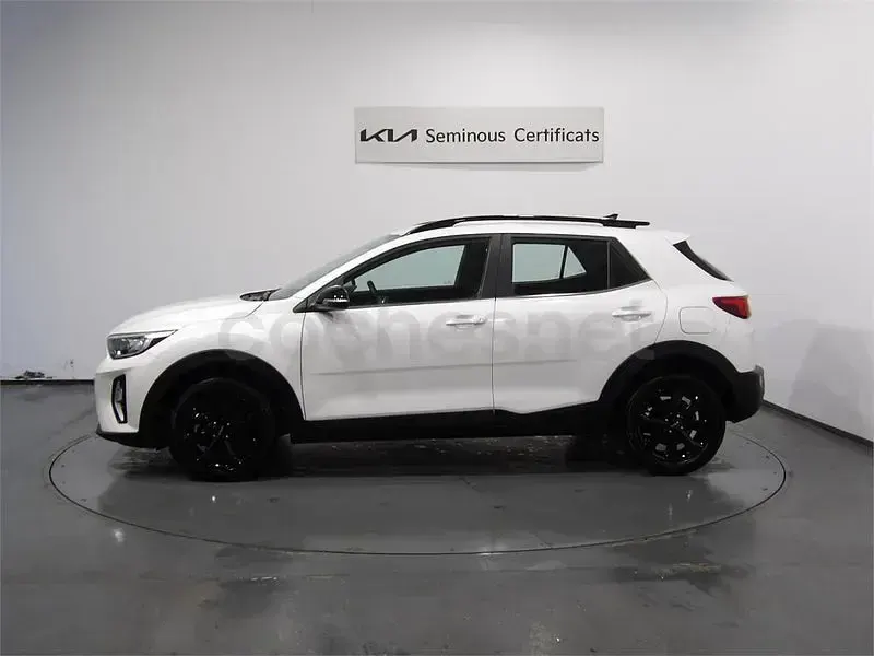 Usado Kia Stonic 100 CV (73 kW) 2024 Blanco SUV