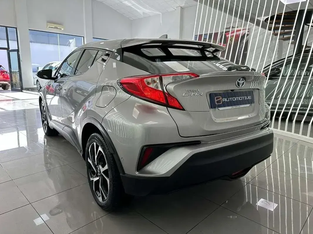Usado Toyota C-HR Advance 122 CV (89 kW) 2020 Gris SUV