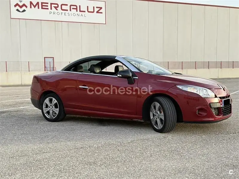Usado Renault Mégane Cabriolet Dynamique 130 CV (95 kW) 2011 Rojo Descapotable
