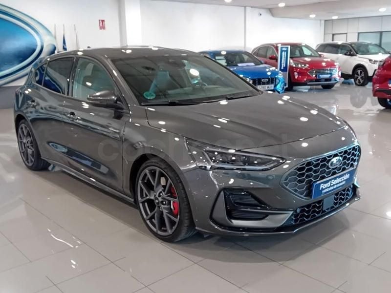 Usado Ford Focus ST 280 CV (205 kW) 2025 Gris / plata Berlina
