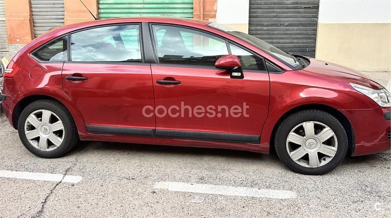 Usado Citroën C4 92 CV (67 kW) 2007 Rojo Berlina