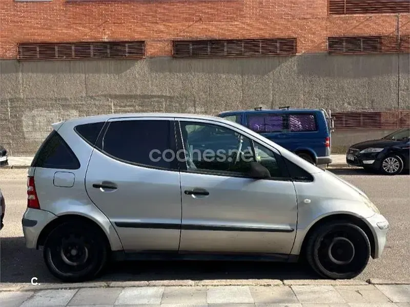 Usado Mercedes A160 Classic 60 CV (44 kW) 2002 Gris / plata Monovolumen