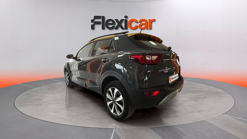 Usado Kia Stonic 101 CV (74 kW) 2021 Gris SUV
