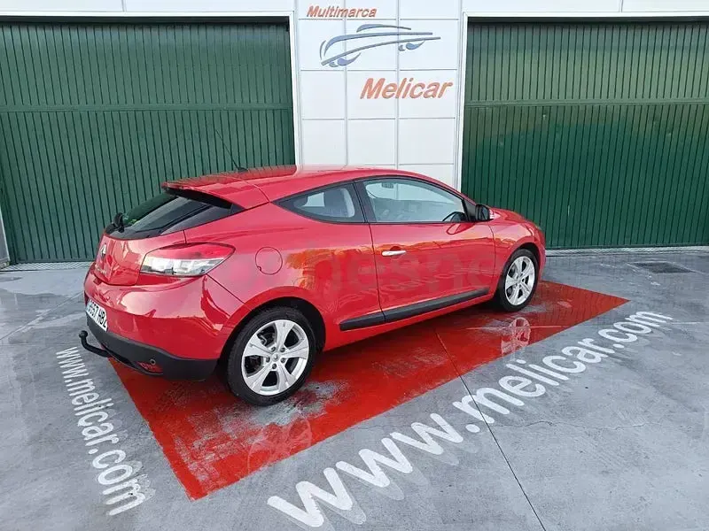 Usado Renault Mégane 110 CV (80 kW) 2011 Rojo Berlina