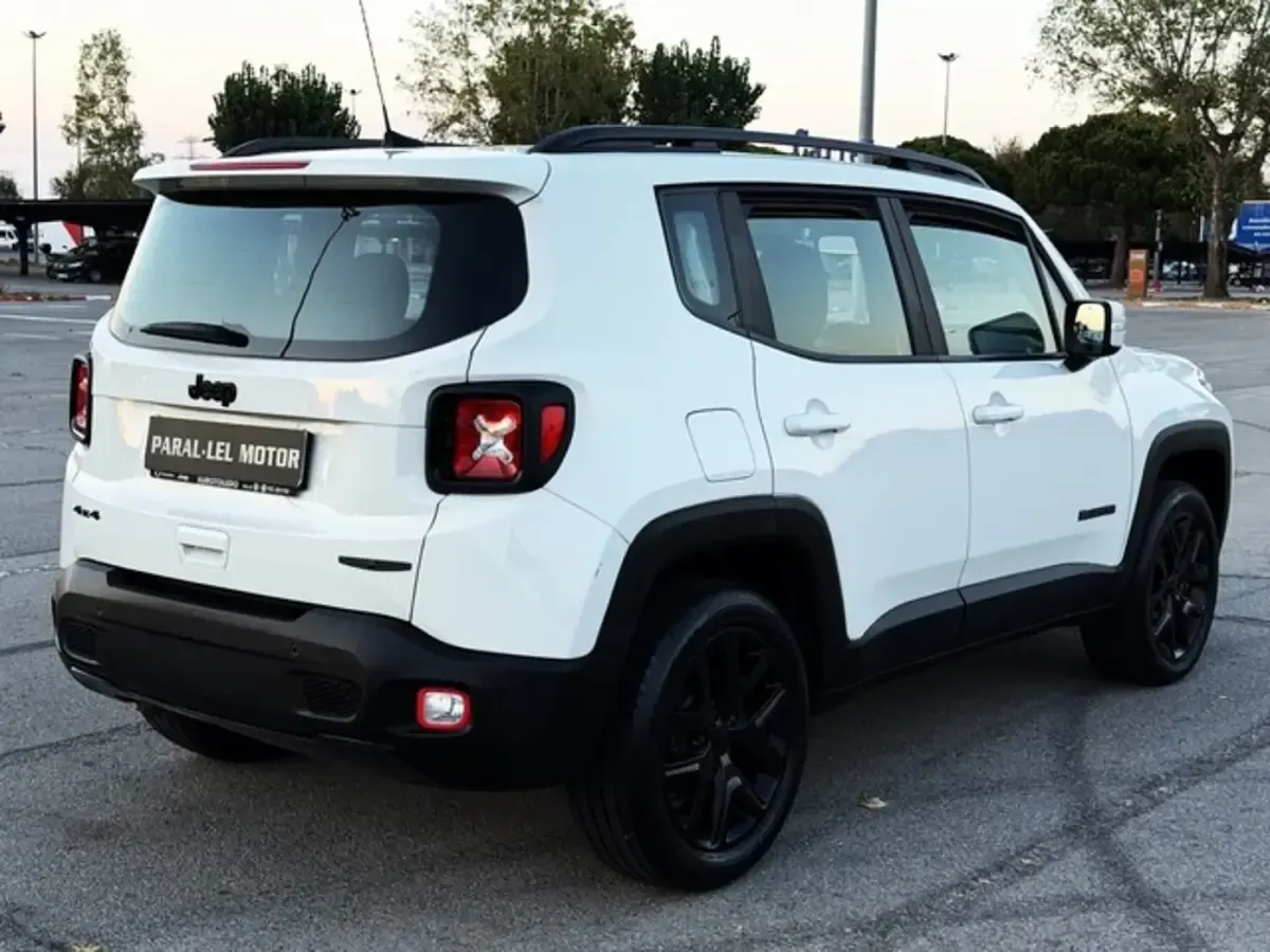 Usado Jeep Renegade Night Eagle 140 CV (102 kW) 2019 Blanco SUV