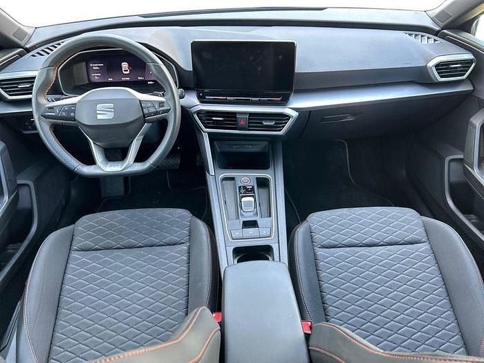 Usado Seat Leon FR 110 CV (80 kW) 2022 Gris / plata Berlina