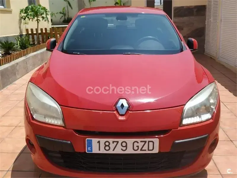 Usado Renault Mégane Dynamique 130 CV (95 kW) 2010 Rojo Berlina