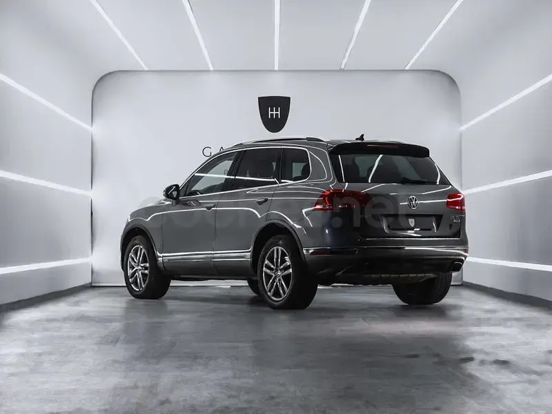 Usado VW Touareg Terrain Tech 262 CV (192 kW) 2017 Gris / plata SUV
