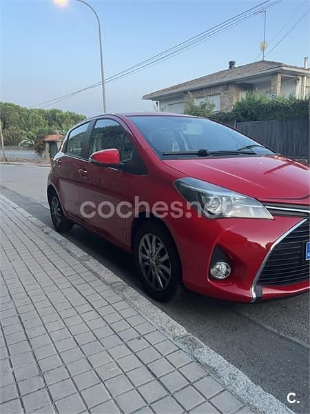 Rojo Usado 2016 Toyota Yaris Active Berlina | 8990 € (Buen precio) - Imagen 1/3
