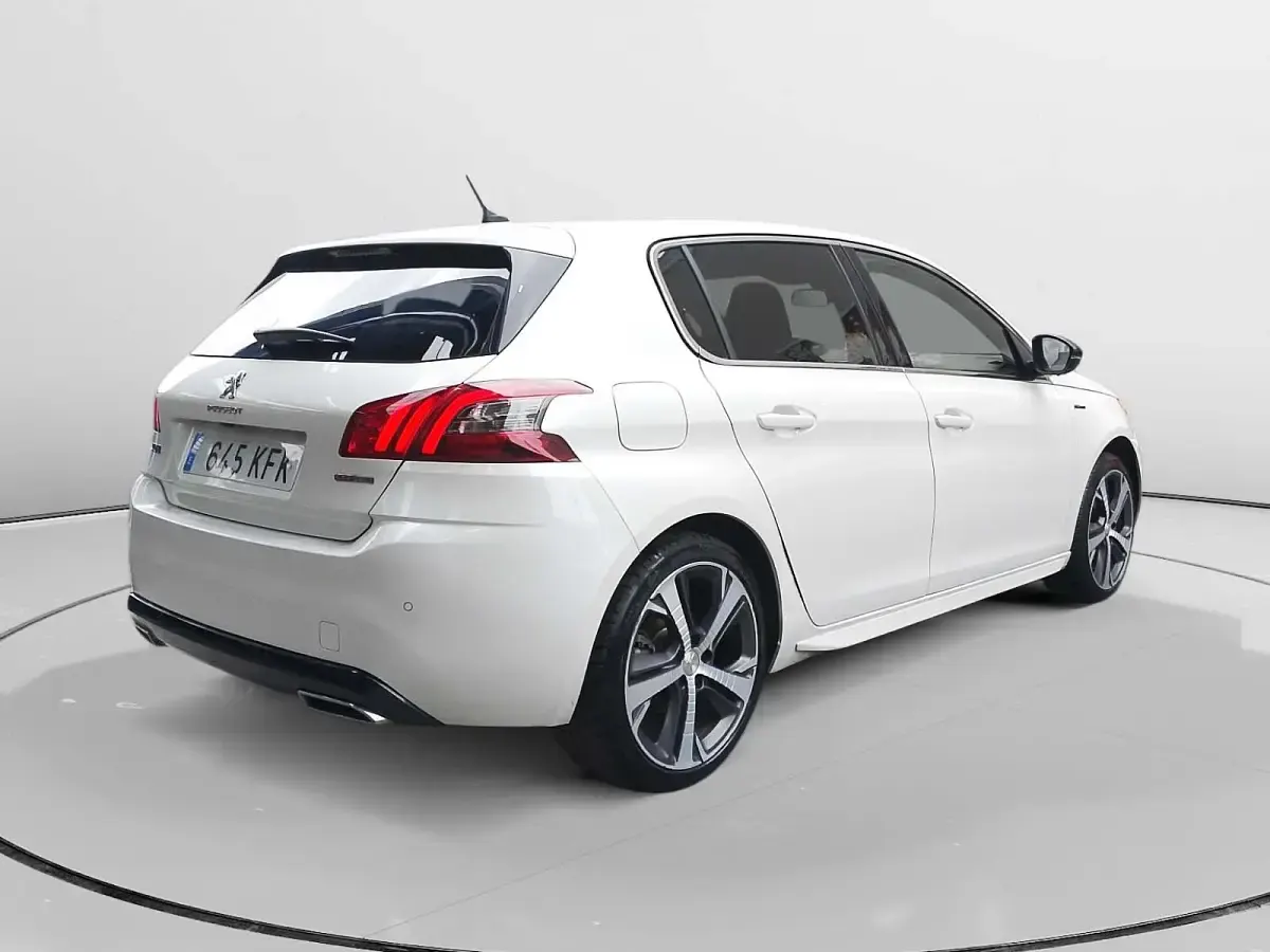 Usado Peugeot 308 GT-line 131 CV (96 kW) 2017 Negro Utilitario