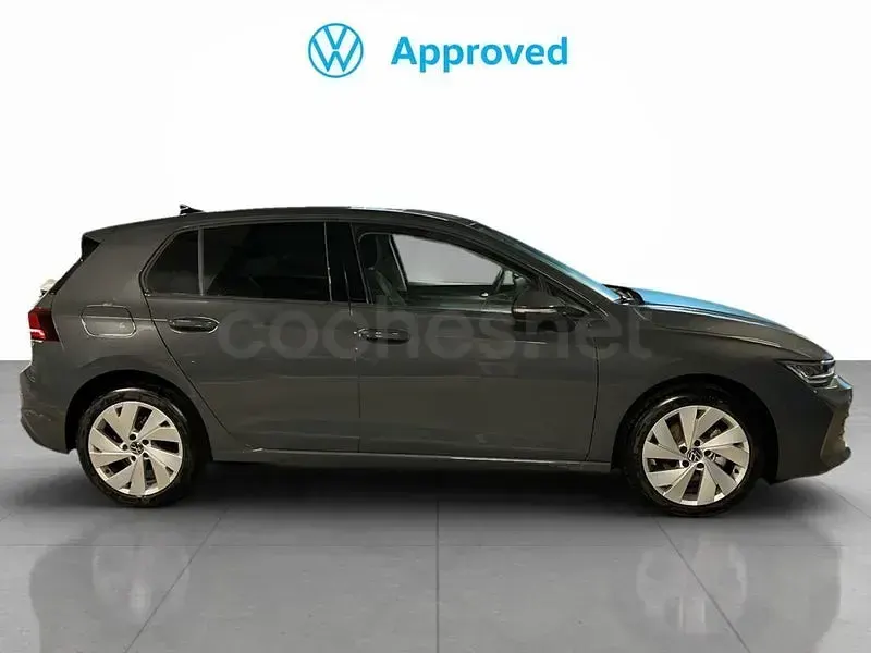 Usado VW Golf VIII 115 CV (84 kW) 2025 Gris / plata Berlina