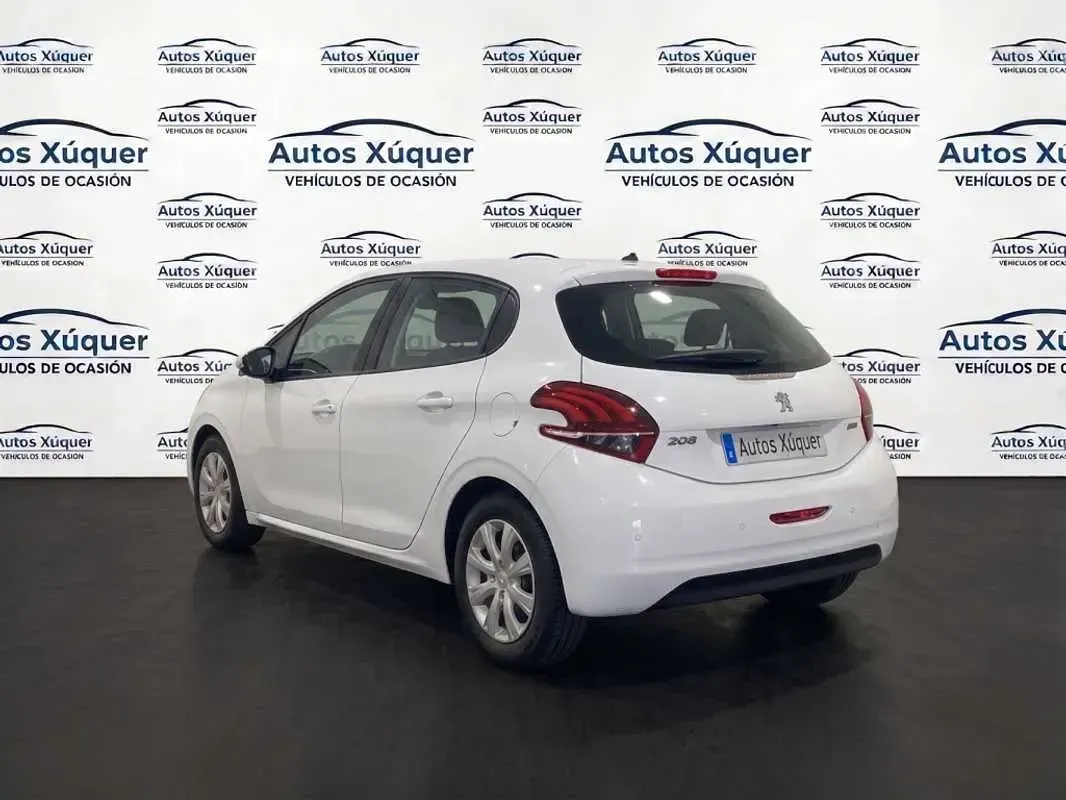 Usado Peugeot 208 Access 82 CV (60 kW) 2016 Blanco Utilitario