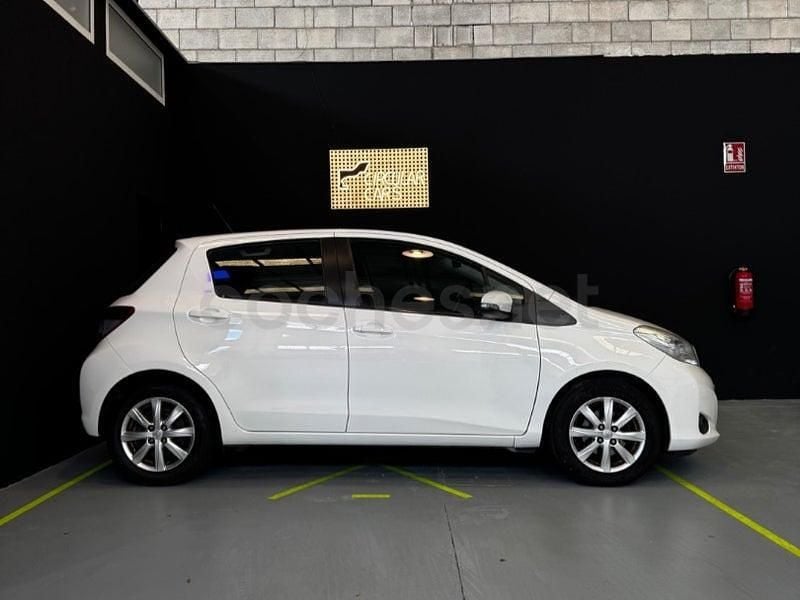 Begagnad Toyota Yaris Active 99 HK (72 kW) 2013 Vit Halvkombi