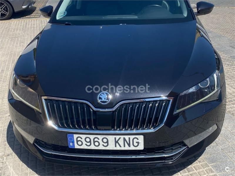 Negro Usado 2018 Skoda Superb Ambition Berlina | 13.990 € (Precio justo) - Imagen 1/4