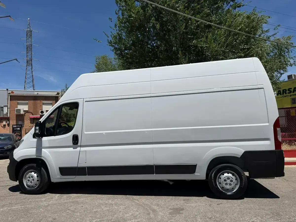 Usado Citroën Jumper 140 CV (102 kW) 2023 Blanco Monovolumen