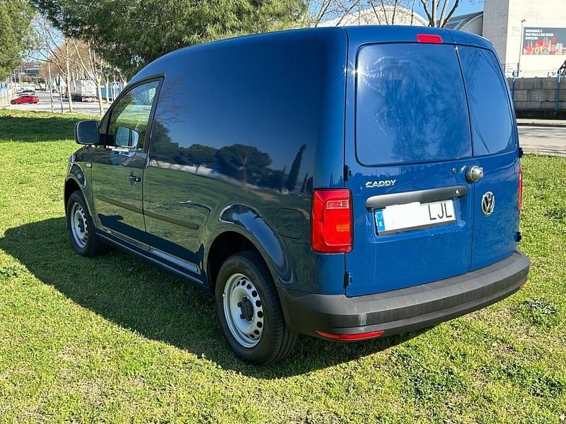 Usado VW Caddy 102 CV (75 kW) 2020 Azul Monovolumen