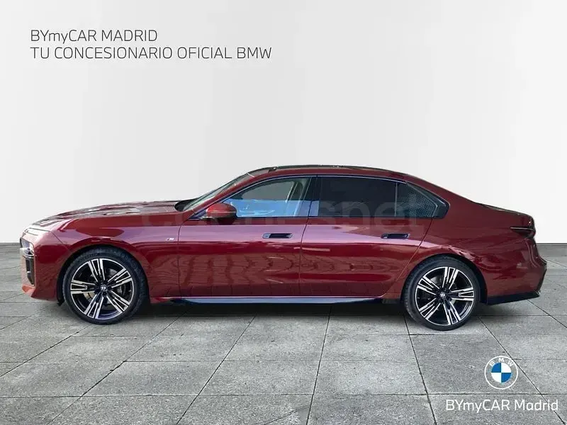 Käytetty BMW 740 Comfort Edition 299 HP (219 kW) 2023 Punainen Sedan