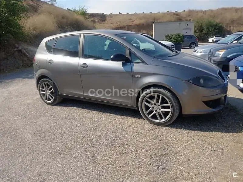 Usado Seat Altea Reference 102 CV (75 kW) 2005 Gris / plata Monovolumen