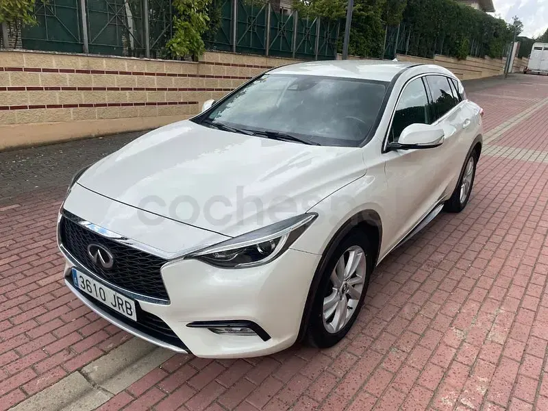 Usado Infiniti Q30 Premium 109 CV (80 kW) 2016 Blanco Berlina