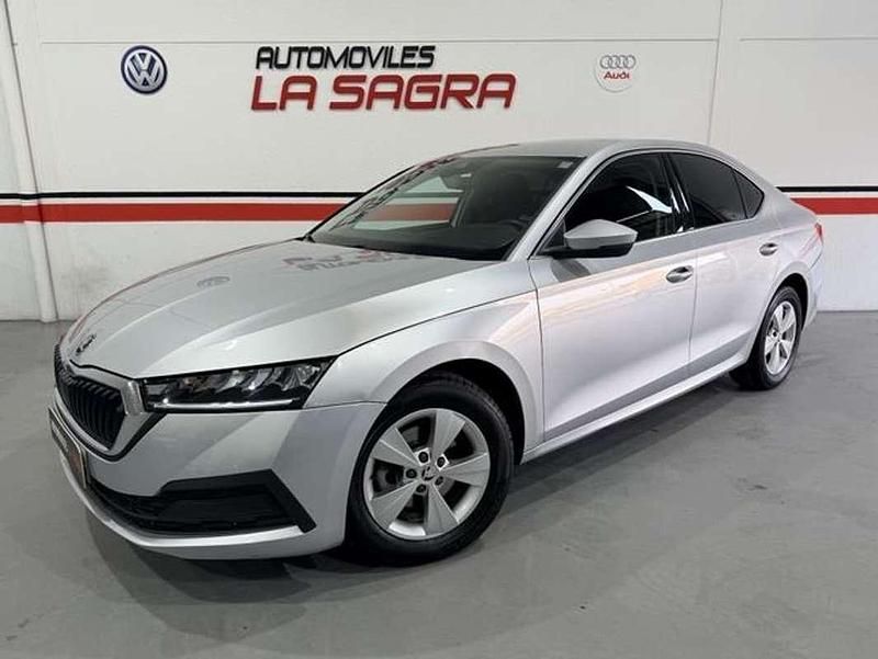Usado Skoda Octavia Ambition 116 CV (85 kW) 2022 Gris Berlina