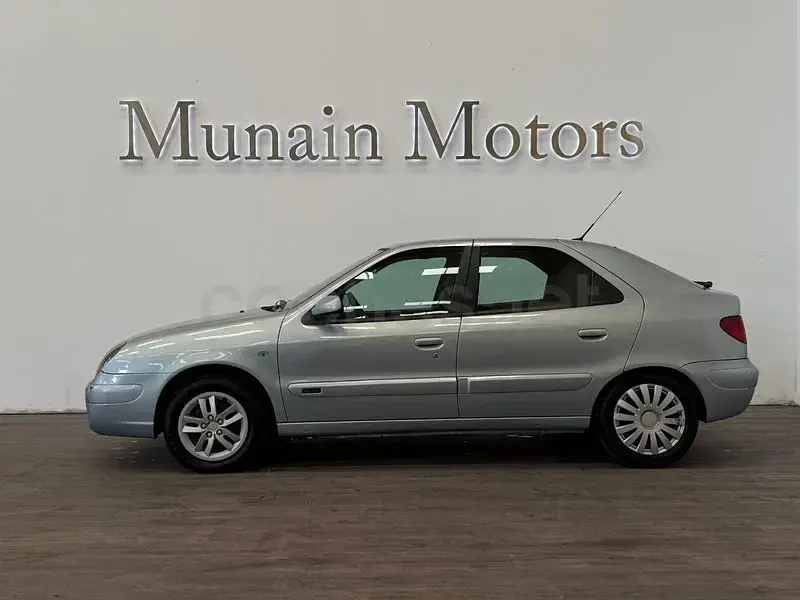 Begagnad Citroën Xsara 90 HK (66 kW) 2004 Grå Sedan