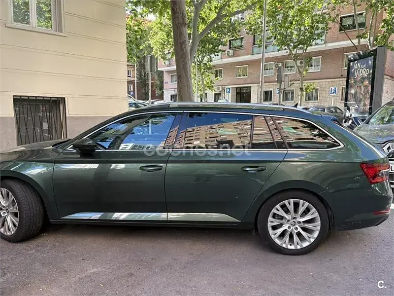 Usado Skoda Superb Style 218 CV (160 kW) 2021 Verde Familiar