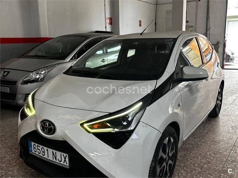 Usado Toyota Aygo X-clusiv 72 CV (52 kW) 2020 Blanco Utilitario