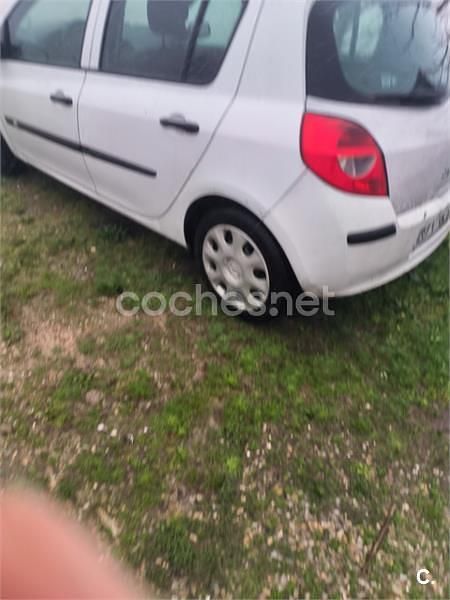 Usado Renault Clio II Authentique 70 CV (51 kW) 2009 Blanco Berlina