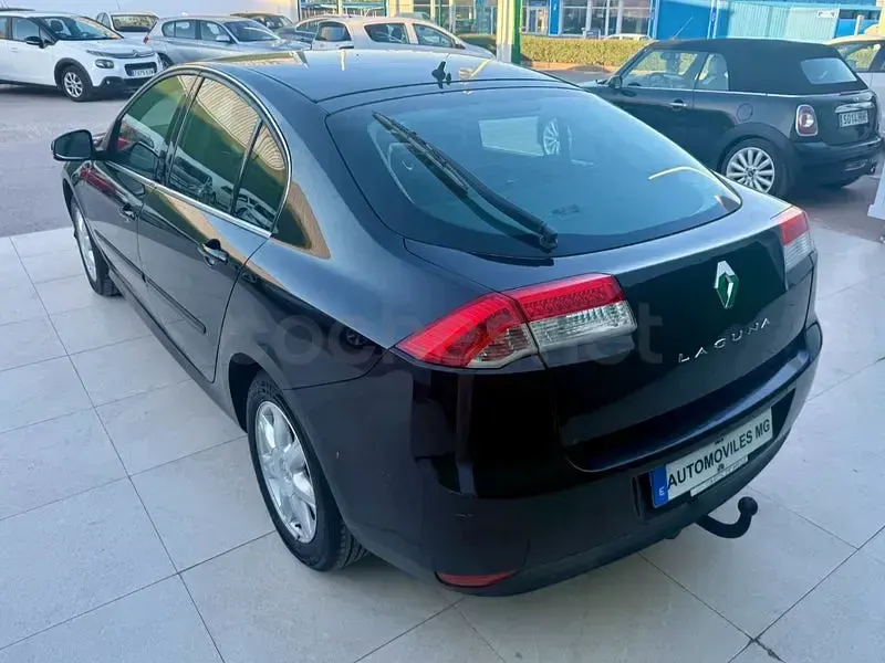 Usado Renault Laguna III Authentique 110 CV (80 kW) 2010 Negro Berlina