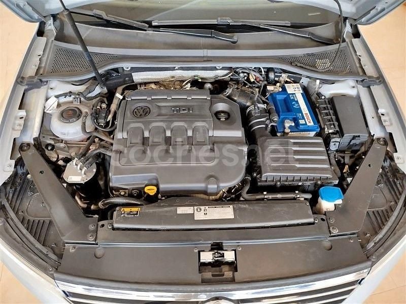 Usado VW Passat Executive 150 CV (110 kW) 2019 Gris / plata Berlina