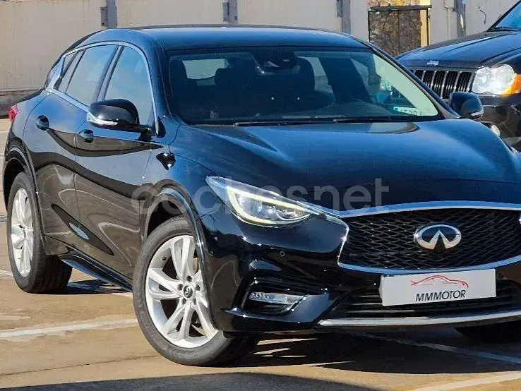 Usado Infiniti Q30 Premium 156 CV (114 kW) 2018 Negro Berlina