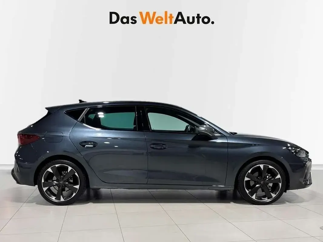 Usado Cupra Leon 150 CV (110 kW) 2024 Gris Utilitario