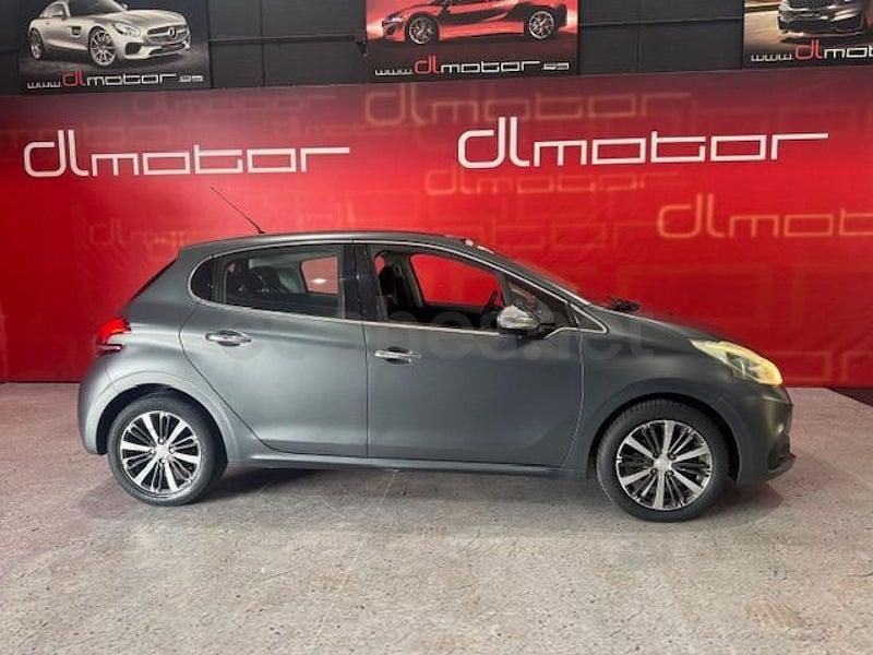 Usado Peugeot 208 Allure 82 CV (60 kW) 2015 Gris / plata Utilitario