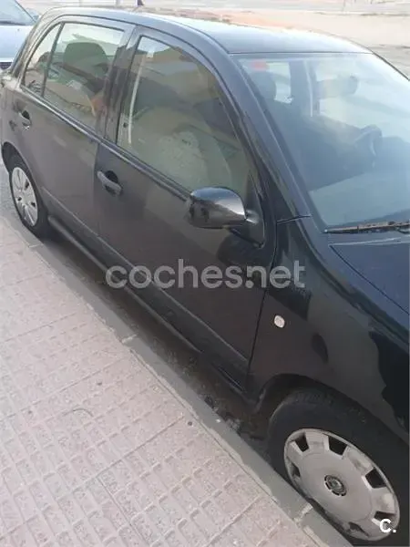 Usado Skoda Fabia 64 CV (47 kW) 2005 Negro Familiar