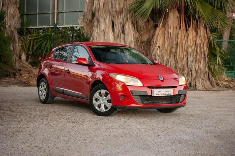 Rojo Usado 2009 Renault Mégane III Authentique Utilitario | 4700 € (Precio justo) - Imagen 1/4