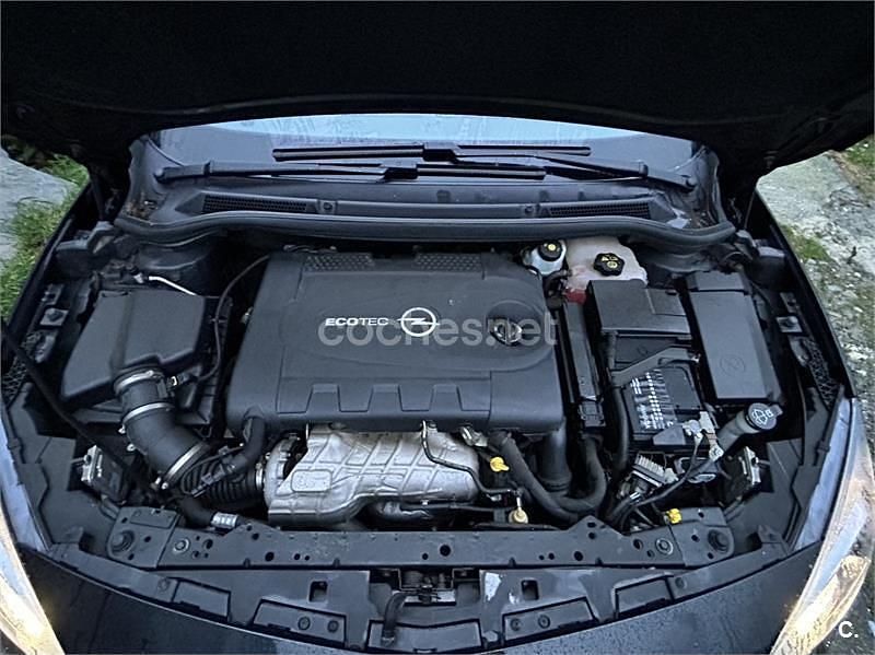 Usado Opel Astra GTC Sportive 165 CV (121 kW) 2011 Negro Berlina