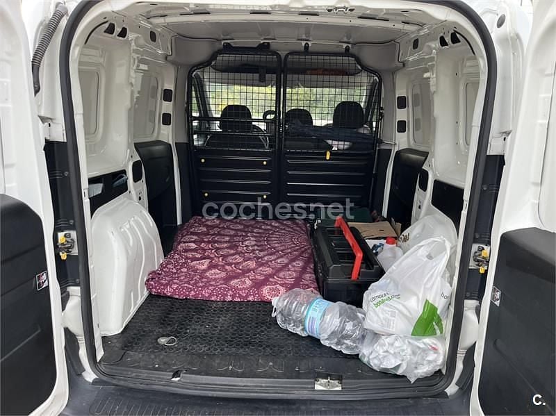 Usado Fiat Doblò 90 CV (66 kW) 2011 Blanco Monovolumen