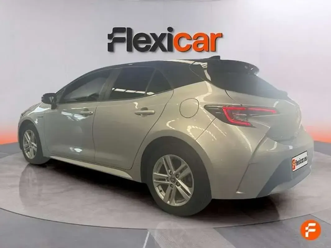 Usado Toyota Corolla 122 CV (89 kW) 2020 Gris Berlina